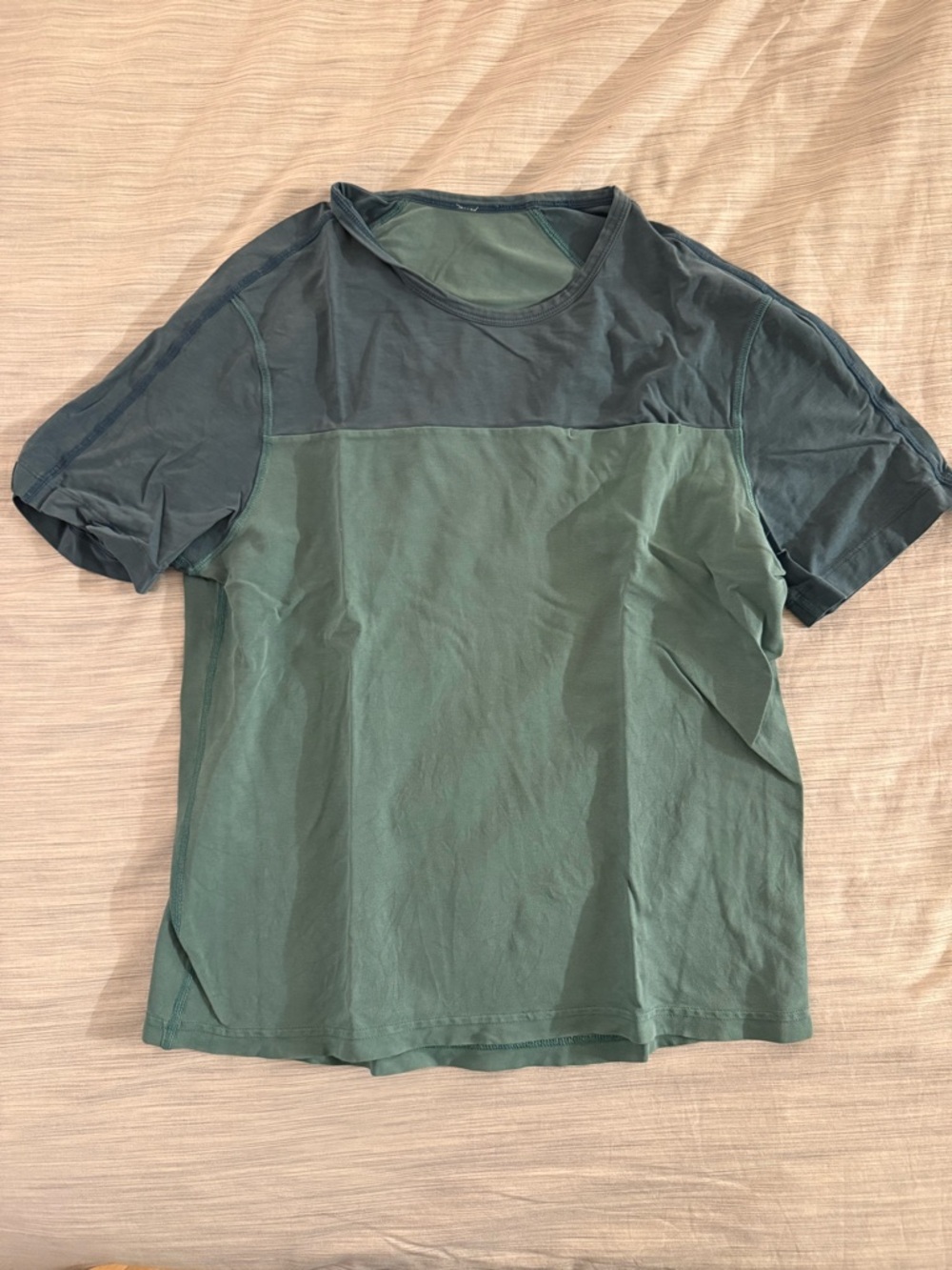 Lululemon Men's Two-Tone 
 Green Crew Neck T-Shirt